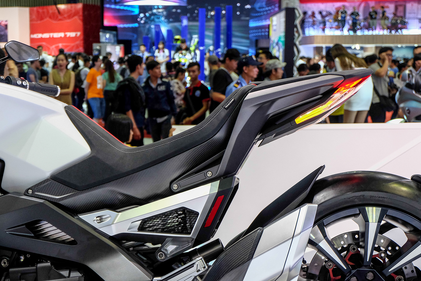 Xem thêm ảnh mẫu concept ba bánh Honda Neowing